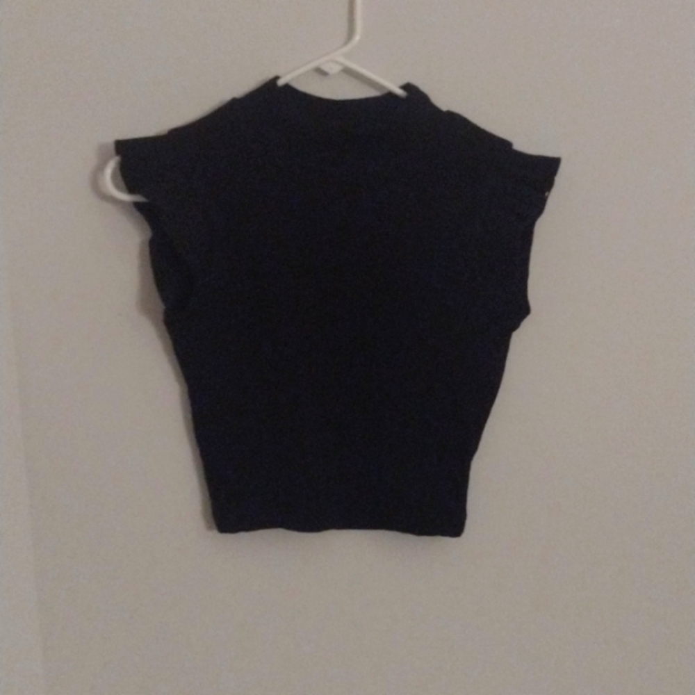 Black Crop-Top